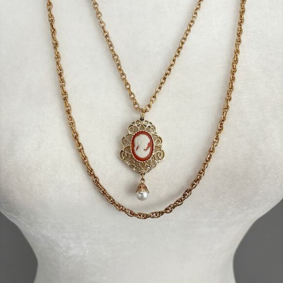 Vintage Sarah Coventry Cameo Pendant Necklace on Double Strand Chain - Picture 2 of 12
